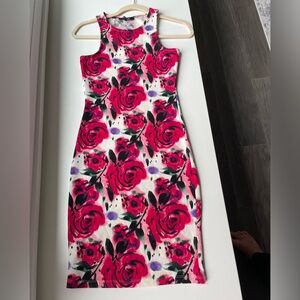 Bodycon stretchable floral dress with white Steve Madden cross body bag